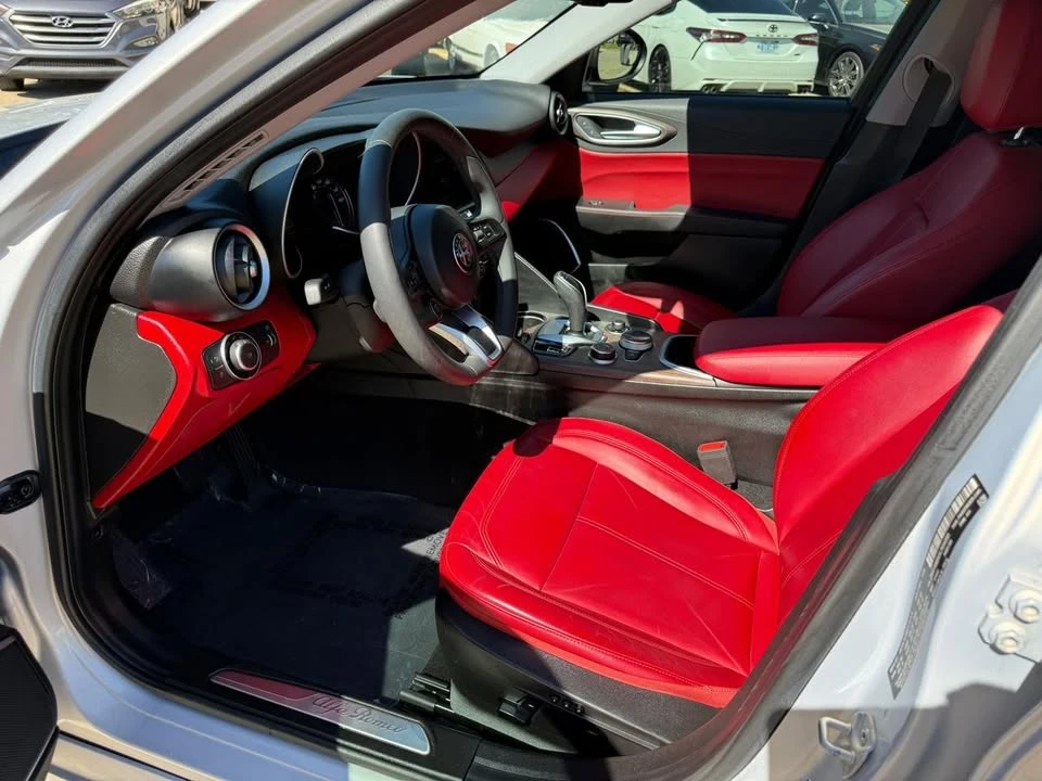 2020 Alfa Romeo Giulia - Image 9 of 20
