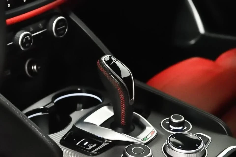 2020 Alfa Romeo Giulia - Image 10 of 20