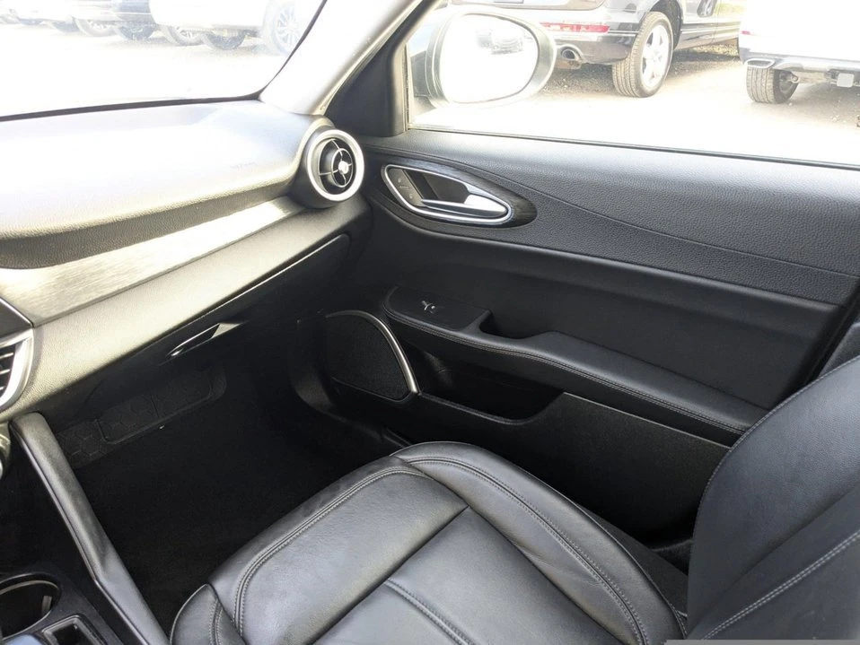 2020 Alfa Romeo Giulia - Image 8 of 20