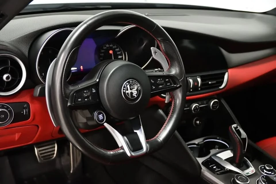 2020 Alfa Romeo Giulia - Image 8 of 20