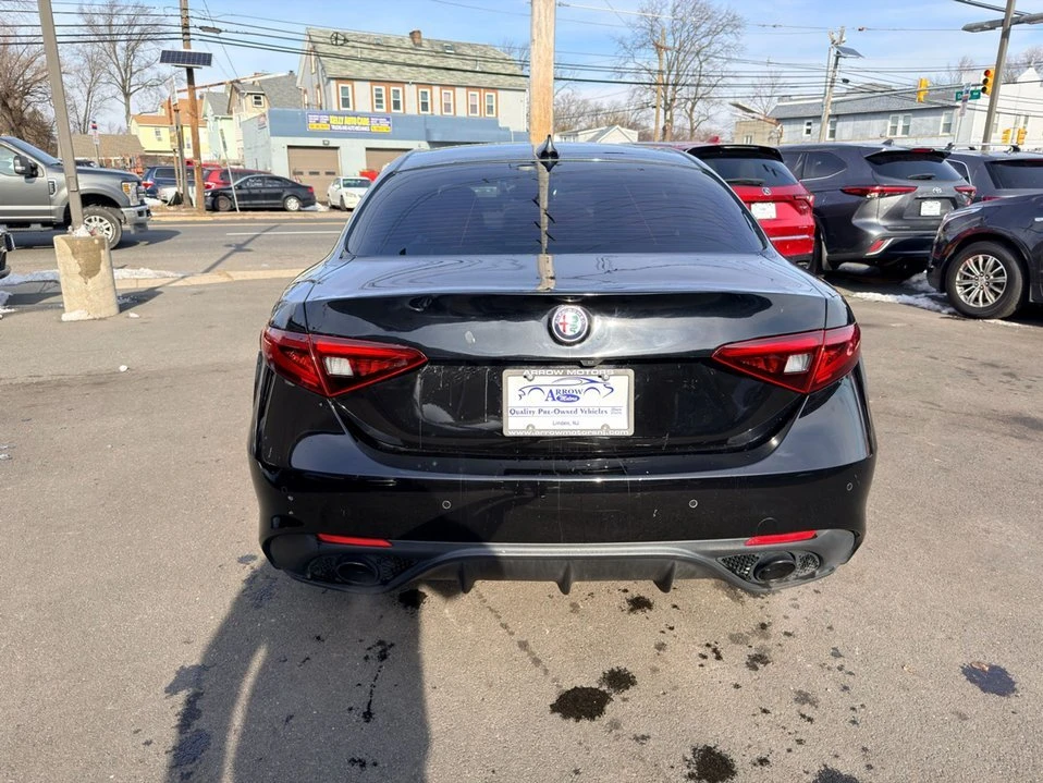 2020 Alfa Romeo Giulia - Image 7 of 20
