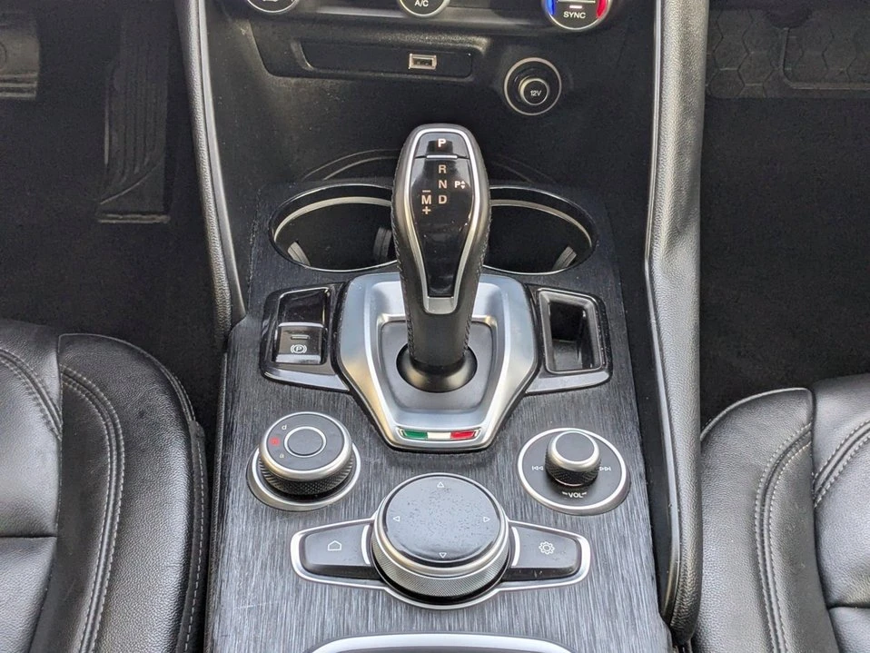 2020 Alfa Romeo Giulia - Image 10 of 20