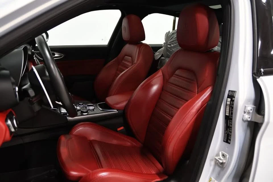 2020 Alfa Romeo Giulia - Image 13 of 20