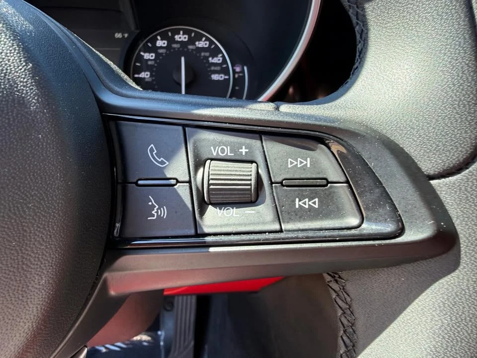 2020 Alfa Romeo Giulia - Image 15 of 20
