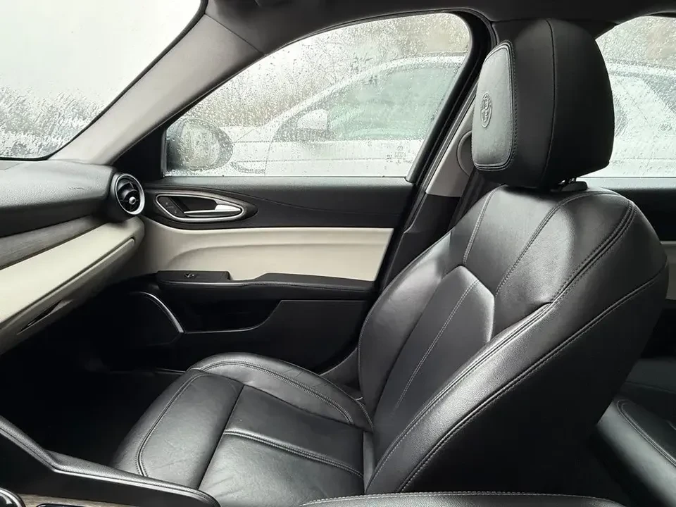 2020 Alfa Romeo Giulia - Image 16 of 19