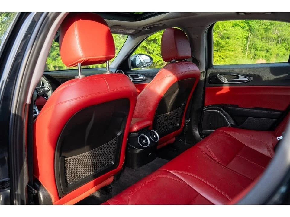 2020 Alfa Romeo Giulia - Image 15 of 19