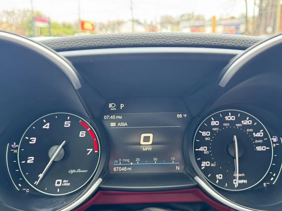 2020 Alfa Romeo Giulia - Image 15 of 20