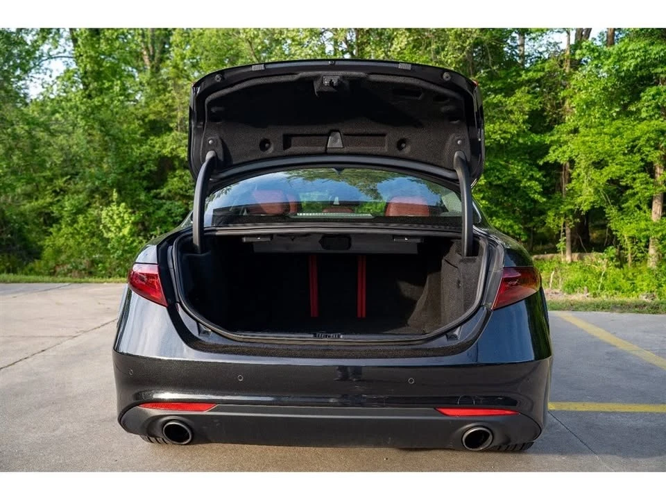 2020 Alfa Romeo Giulia - Image 9 of 19