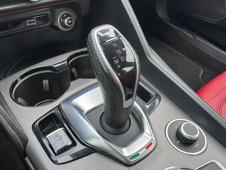 2020 Alfa Romeo Giulia - Image 19 of 20