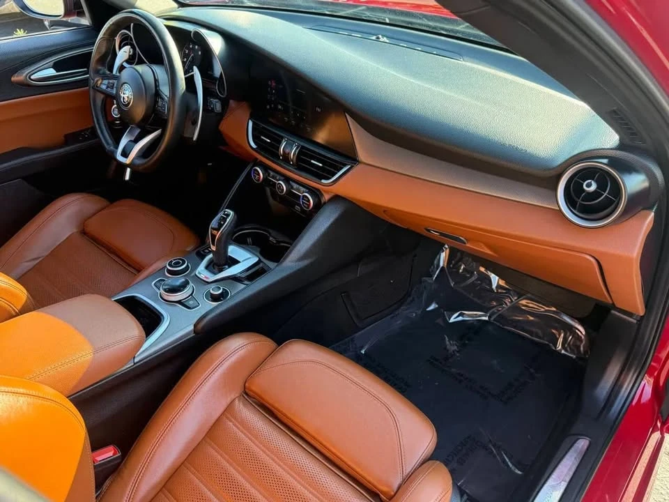2020 Alfa Romeo Giulia - Image 16 of 18