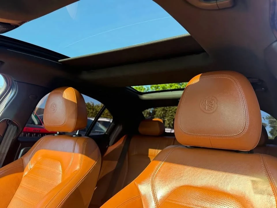 2020 Alfa Romeo Giulia - Image 14 of 18