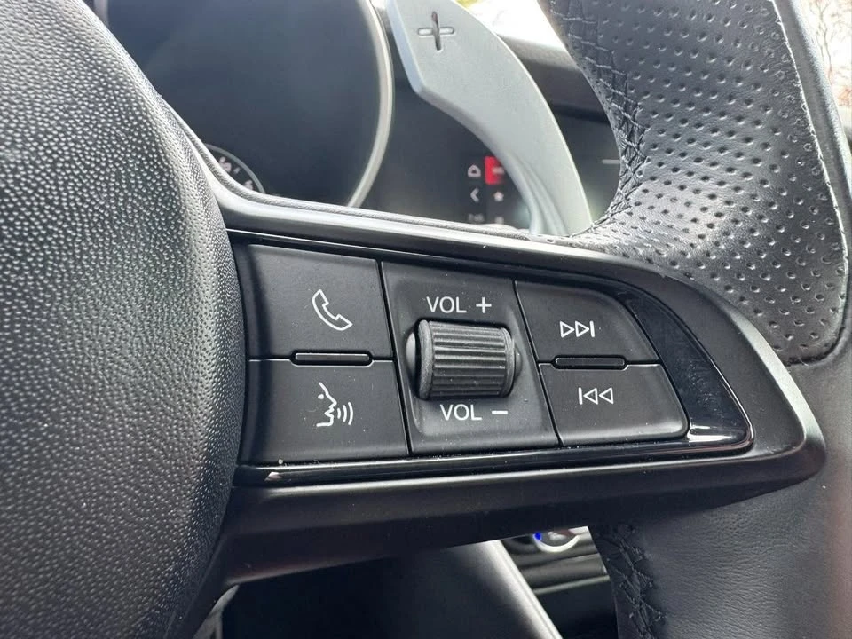 2020 Alfa Romeo Giulia - Image 13 of 20