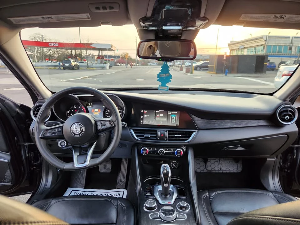 2020 Alfa Romeo Giulia - Image 14 of 17