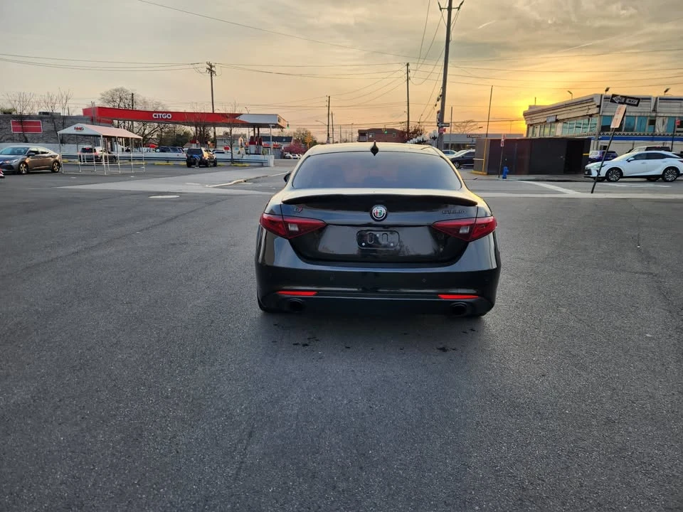 2020 Alfa Romeo Giulia - Image 5 of 17