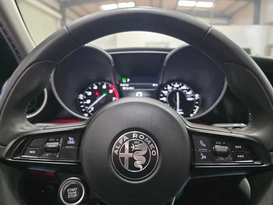 2020 Alfa Romeo Giulia - Image 14 of 20