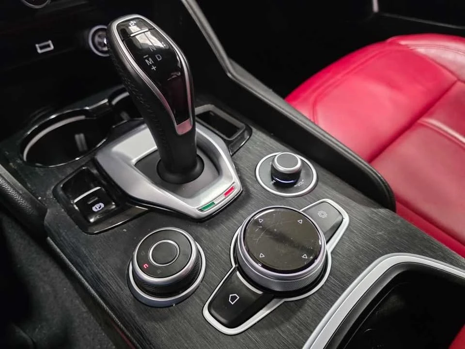 2020 Alfa Romeo Giulia - Image 17 of 20