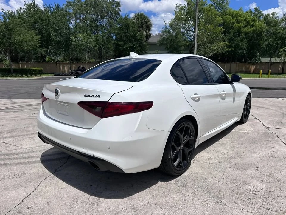 2020 Alfa Romeo Giulia - Image 5 of 12