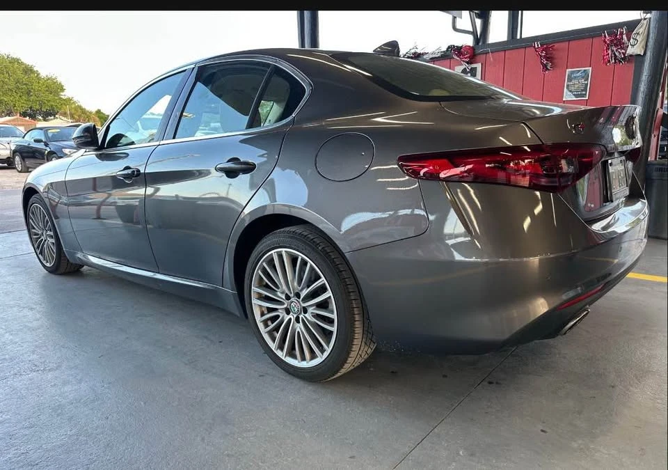 2020 Alfa Romeo Giulia - Image 4 of 10