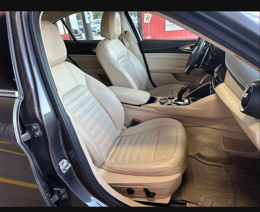 2020 Alfa Romeo Giulia - Image 8 of 10