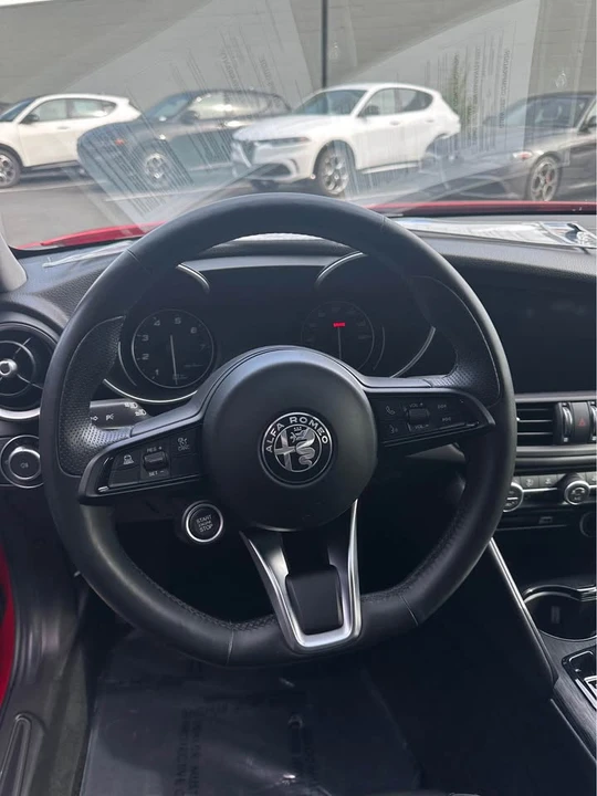 2020 Alfa Romeo Giulia - Image 5 of 16