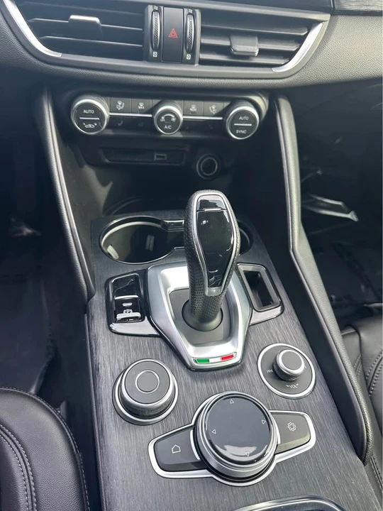 2020 Alfa Romeo Giulia - Image 7 of 16
