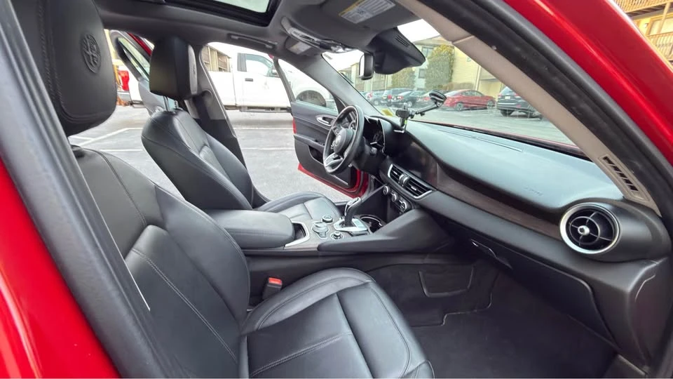 2020 Alfa Romeo Giulia - Image 15 of 20