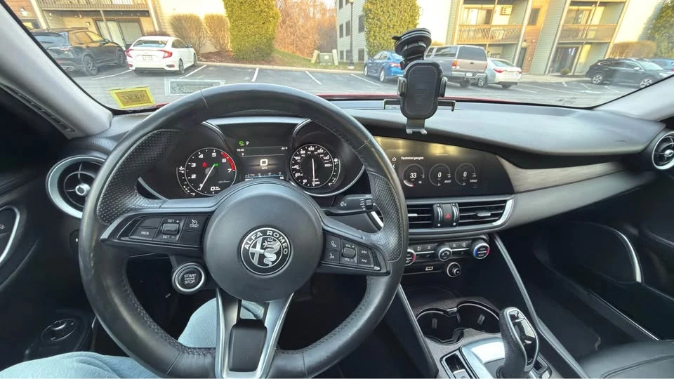 2020 Alfa Romeo Giulia - Image 19 of 20