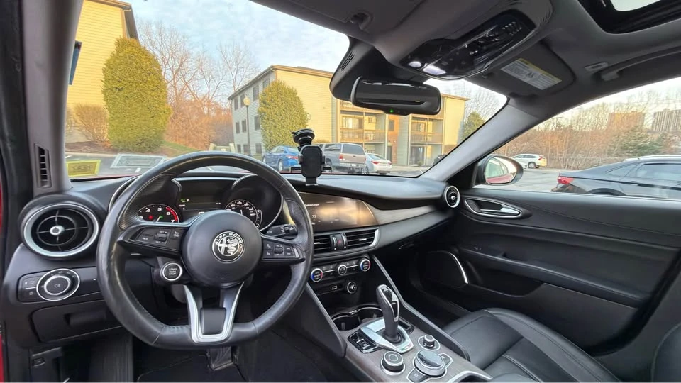 2020 Alfa Romeo Giulia - Image 18 of 20