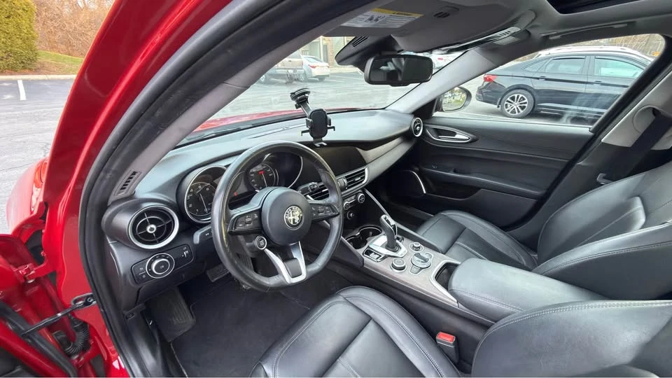 2020 Alfa Romeo Giulia - Image 8 of 20