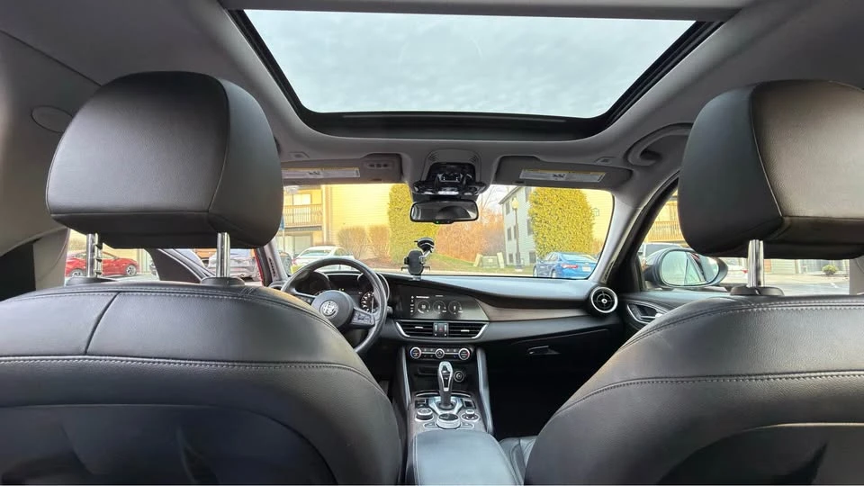 2020 Alfa Romeo Giulia - Image 16 of 20