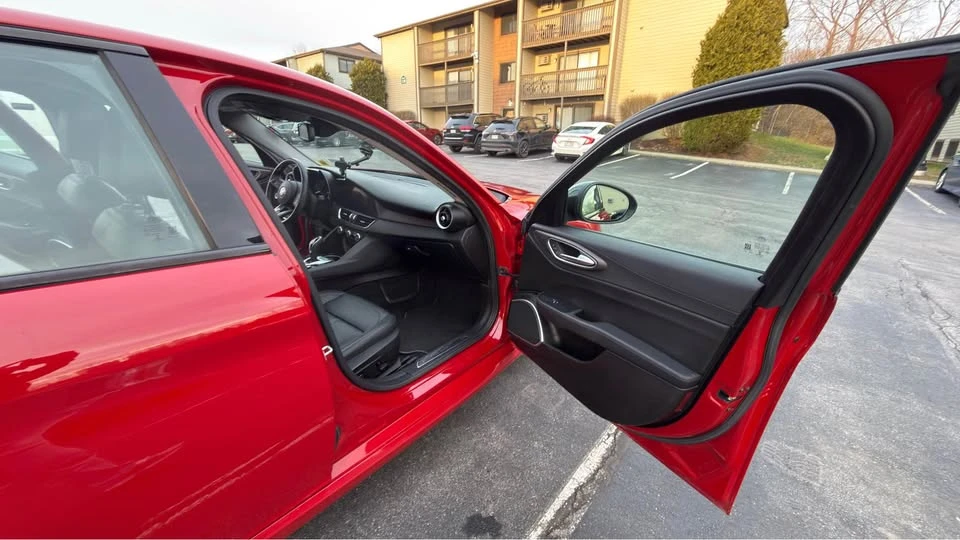 2020 Alfa Romeo Giulia - Image 14 of 20