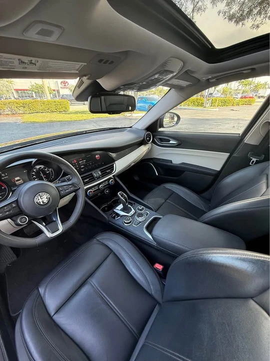 2020 Alfa Romeo Giulia - Image 8 of 13