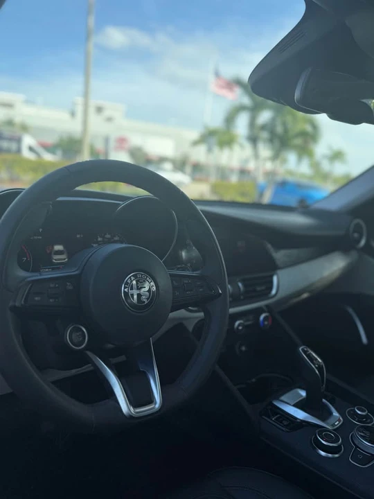 2020 Alfa Romeo Giulia - Image 7 of 13