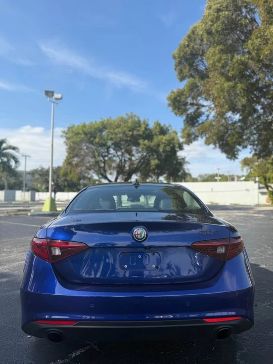 2020 Alfa Romeo Giulia - Image 5 of 13