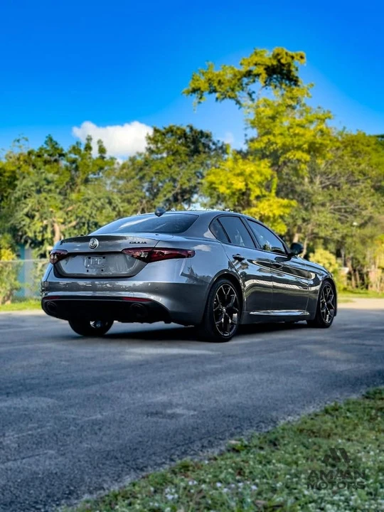 2020 Alfa Romeo Giulia - Image 5 of 20