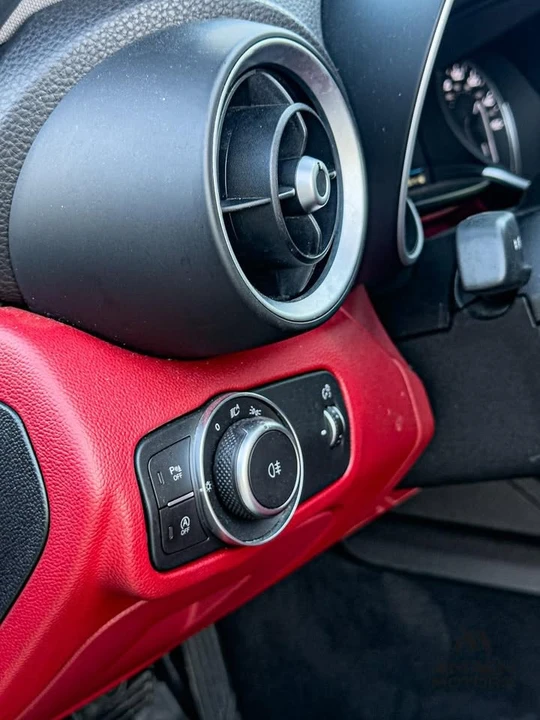 2020 Alfa Romeo Giulia - Image 16 of 20