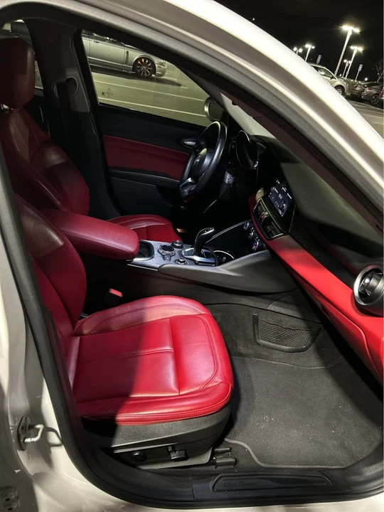 2020 Alfa Romeo Giulia - Image 5 of 8