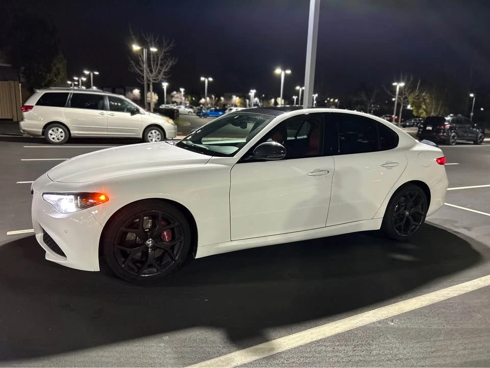 2020 Alfa Romeo Giulia - Image 2 of 8