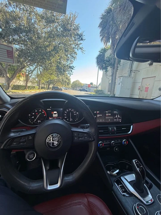 2020 Alfa Romeo Giulia - Image 13 of 14