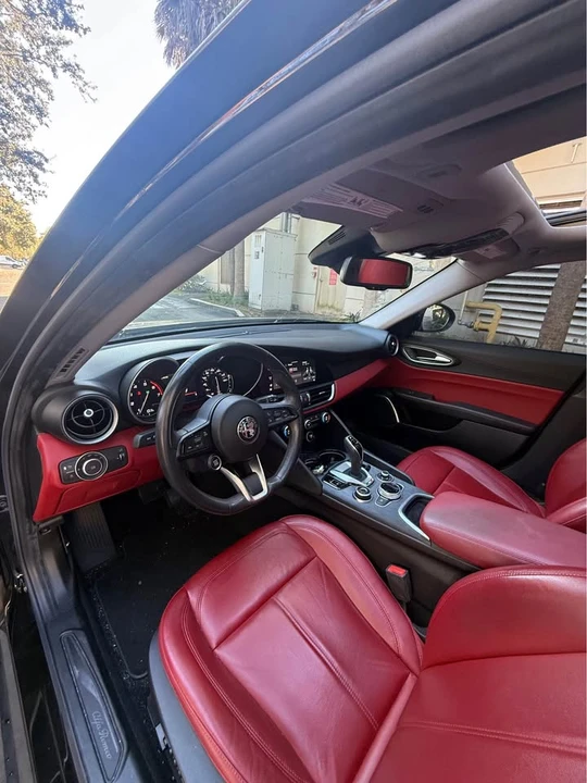 2020 Alfa Romeo Giulia - Image 5 of 14