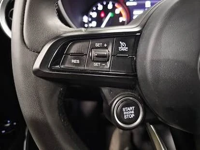 2020 Alfa Romeo Giulia - Image 7 of 19