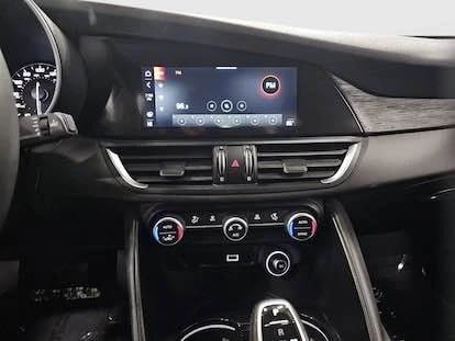 2020 Alfa Romeo Giulia - Image 10 of 19