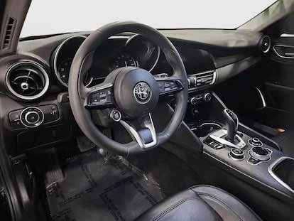 2020 Alfa Romeo Giulia - Image 5 of 19