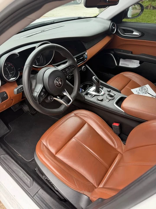 2020 Alfa Romeo Giulia - Image 7 of 8