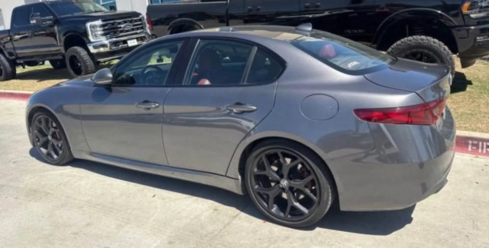 2020 Alfa Romeo Giulia - Image 11 of 15