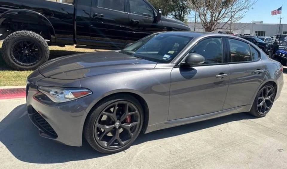 2020 Alfa Romeo Giulia - Image 14 of 15