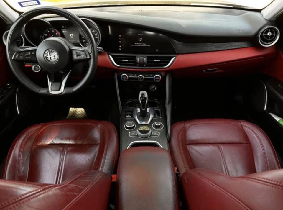 2020 Alfa Romeo Giulia - Image 5 of 13