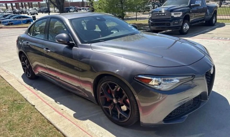 2020 Alfa Romeo Giulia - Image 12 of 15