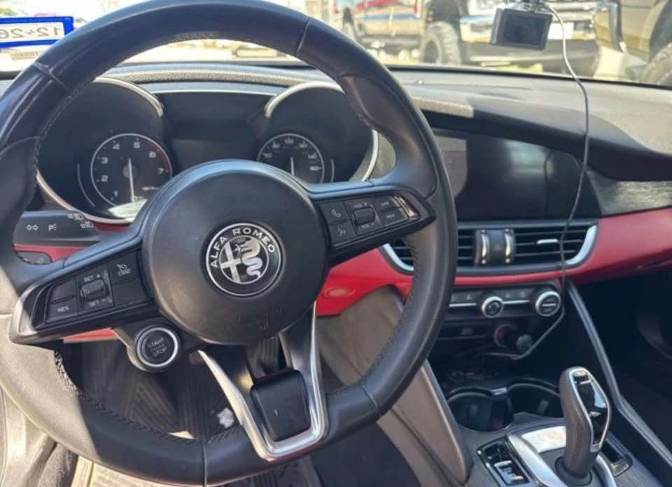 2020 Alfa Romeo Giulia - Image 9 of 15