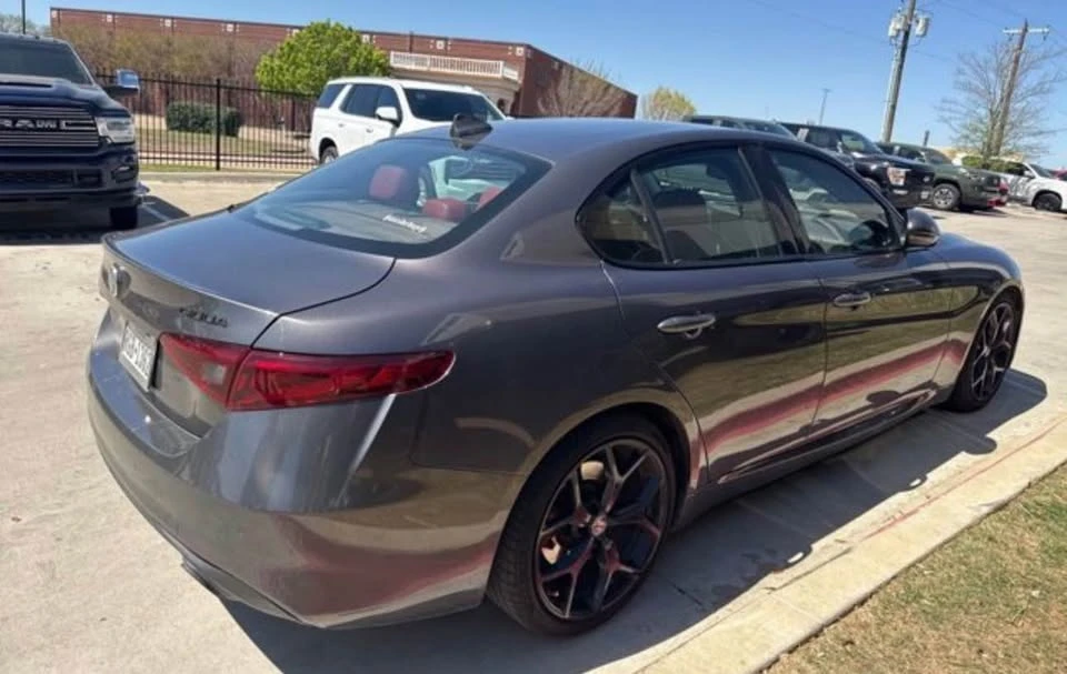 2020 Alfa Romeo Giulia - Image 10 of 15